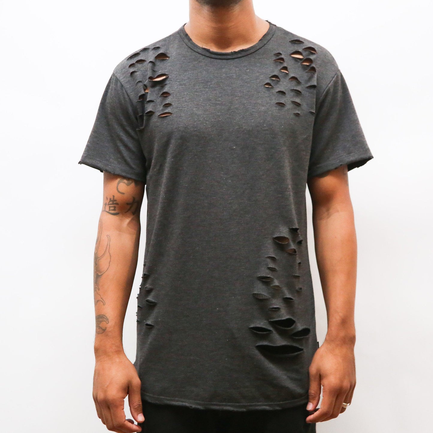 DISTRESSED SCALLOP TEE- GREY - Leo Cor by Forte